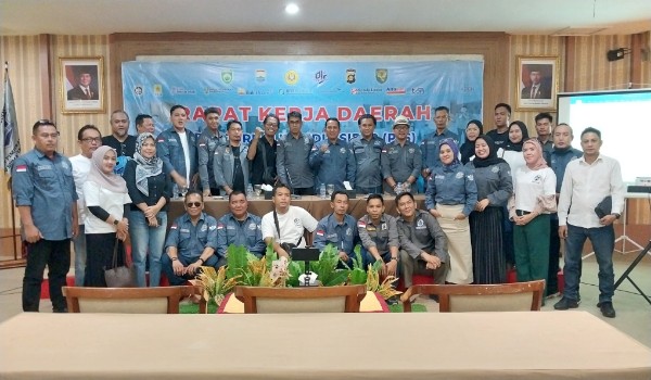 Peserta Rakerda DPD PJS Sumsel foto bersama setelah kegiatan. Foto : PJS SUMSEL