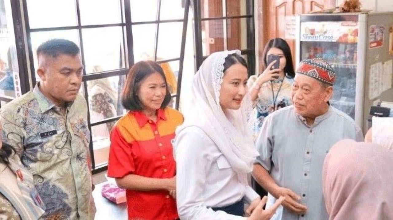 Wamen Perdagangan Tinjau Sentra UMKM Pempek di Palembang