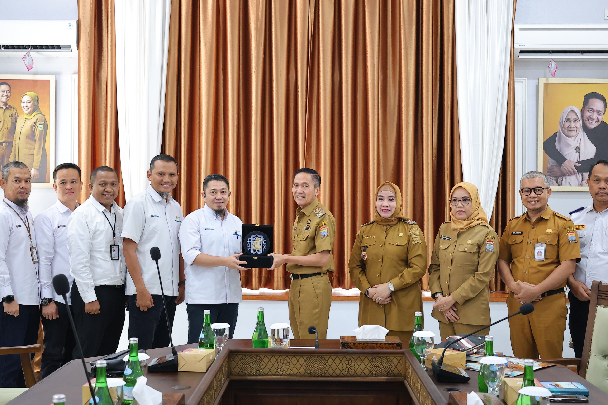 Wali Kota Palembang Ratu Dewa menerima audiensi Manager PLN UP3 Palembang terkait penguatan jaringan listrik di Palembang, Rumah Dinas Wali Kota Palembang, Dok: Ist