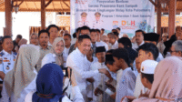 Ratu Dewa Serahkan Bantuan Sarpras untuk 25 Bank Sampah di Palembang