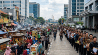 Menjamurnya UMKM di Tengah Terbatasnya Lapangan Kerja Formal Indonesia Menjamurnya UMKM di Tengah Terbatasnya Lapangan Kerja Formal Indonesia