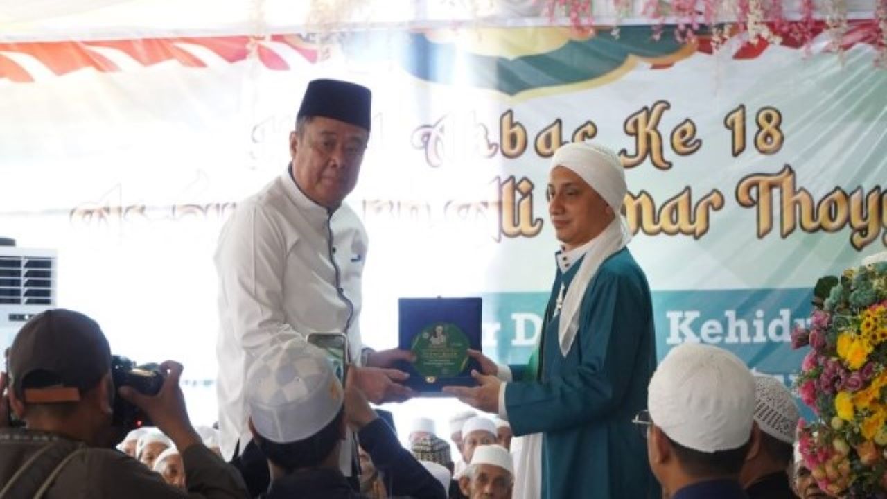 Wagub Sumsel Cik Ujang Hadiri Haul Akbar KH Ali Umar Thoyib di Palembang Wagub Sumsel Cik Ujang Hadiri Haul Akbar KH Ali Umar Thoyib di Palembang