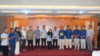 PT Bukit Asam (PTBA) Unit Pelabuhan Tarahan, Provinsi Lampung (menampilkan rombongan Komisi III DPRD Sumsel bersama manajemen PTBA di area pelabuhan atau depan kantor Unit Pelabuhan Tarahan.