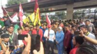 Gerbang Kantor DPRD Provinsi Sumatera Selatan, Palembang Gerbang Kantor DPRD Provinsi Sumatera Selatan, Palembang