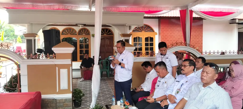 Rustam, perwakilan PT Pupuk Sriwidjaja (Pusri), menghadiri kegiatan reses anggota DPRD Provinsi Sumatera Selatan di Kelurahan Sungai Buah, Kecamatan Ilir Timur II, Palembang. Reses/Ist Rustam, perwakilan PT Pupuk Sriwidjaja (Pusri), menghadiri kegiatan reses anggota DPRD Provinsi Sumatera Selatan di Kelurahan Sungai Buah, Kecamatan Ilir Timur II, Palembang. Reses/Ist